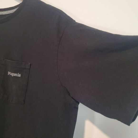 Patagonia Men's T-shirt Large Black Logo Ridge Pocket Responsibili-Tee Outdoors - Picture 5 of 12